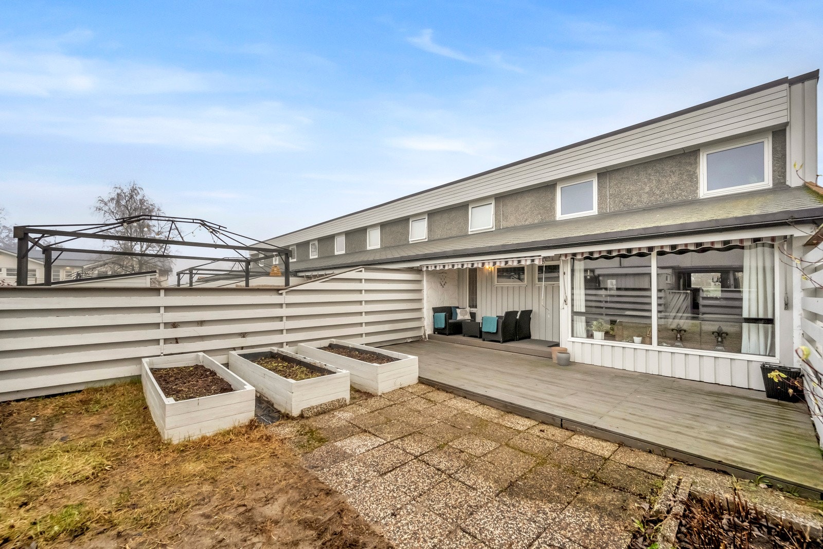 Lite innsyn fra nærmeste naboer. Galleribilde