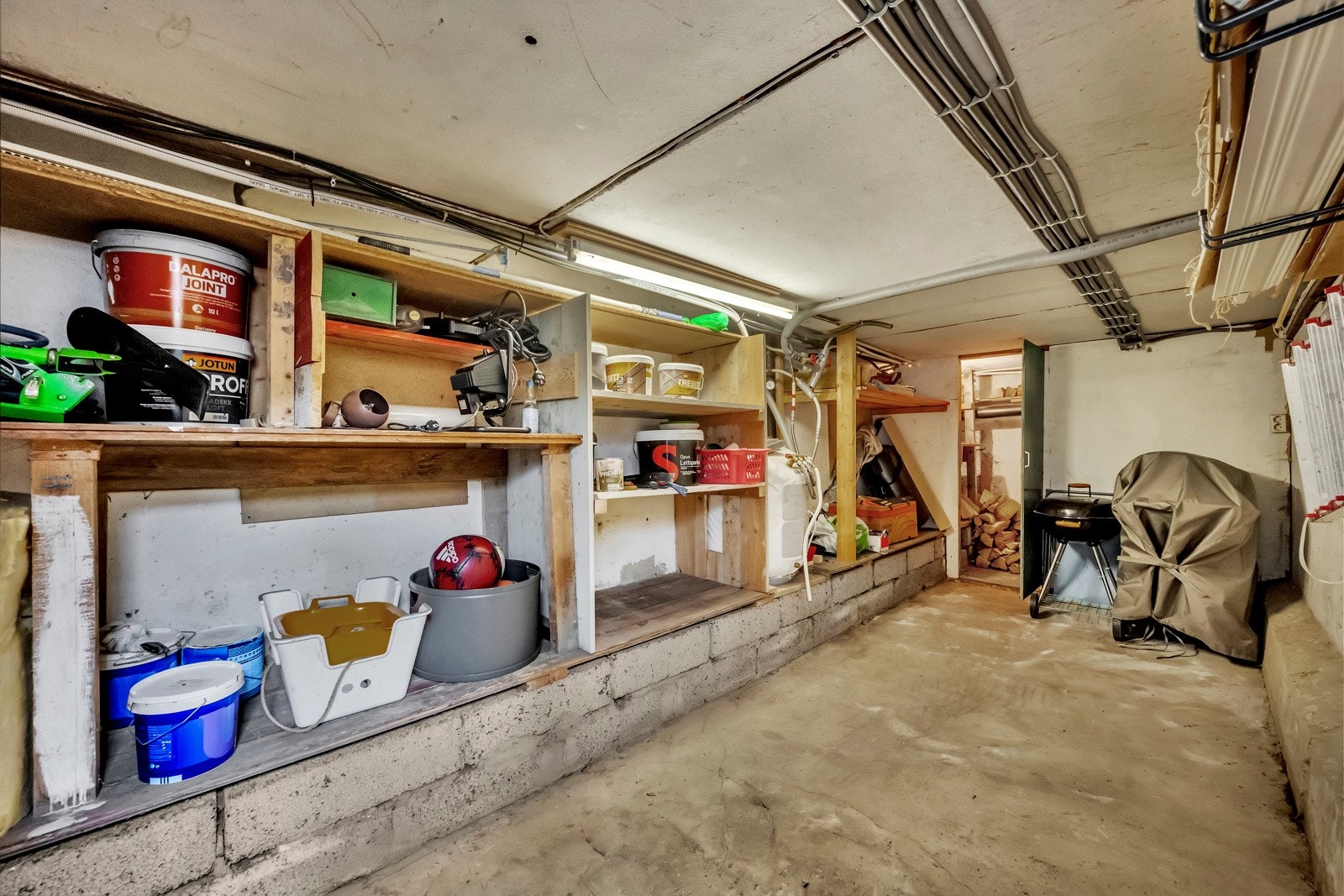 Godt med lagring i råkjeller. Galleribilde