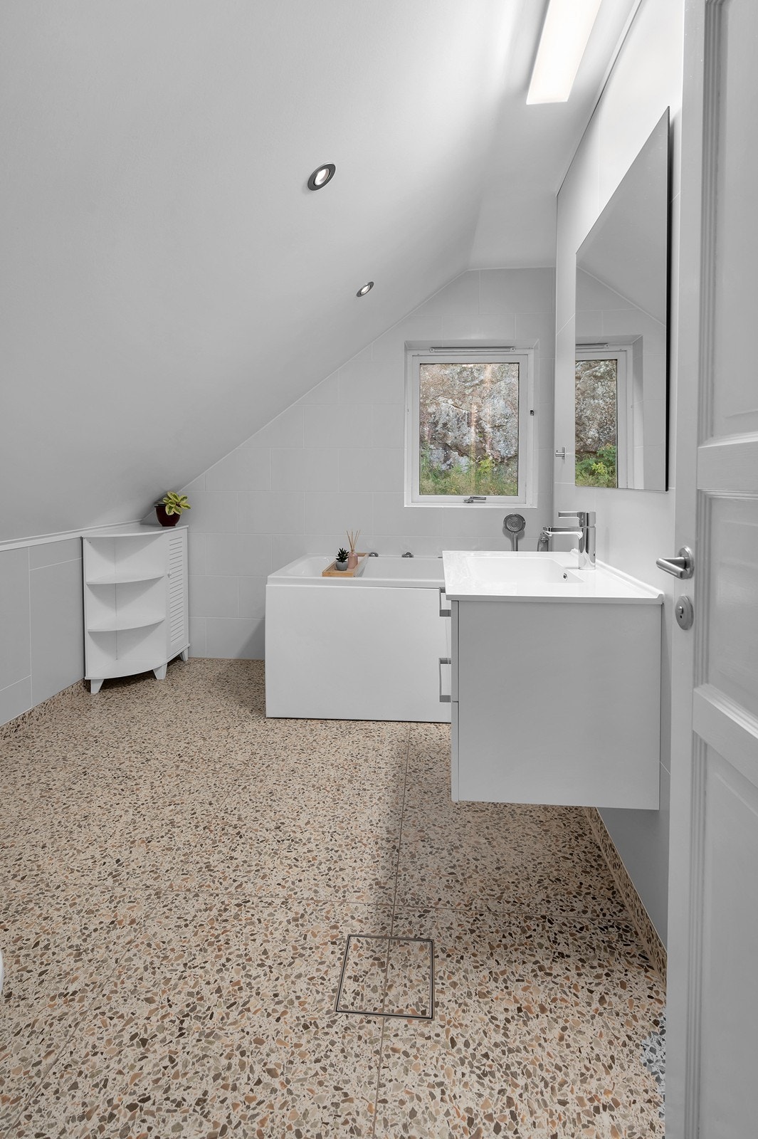 Flott baderom i 2.etasje Galleribilde