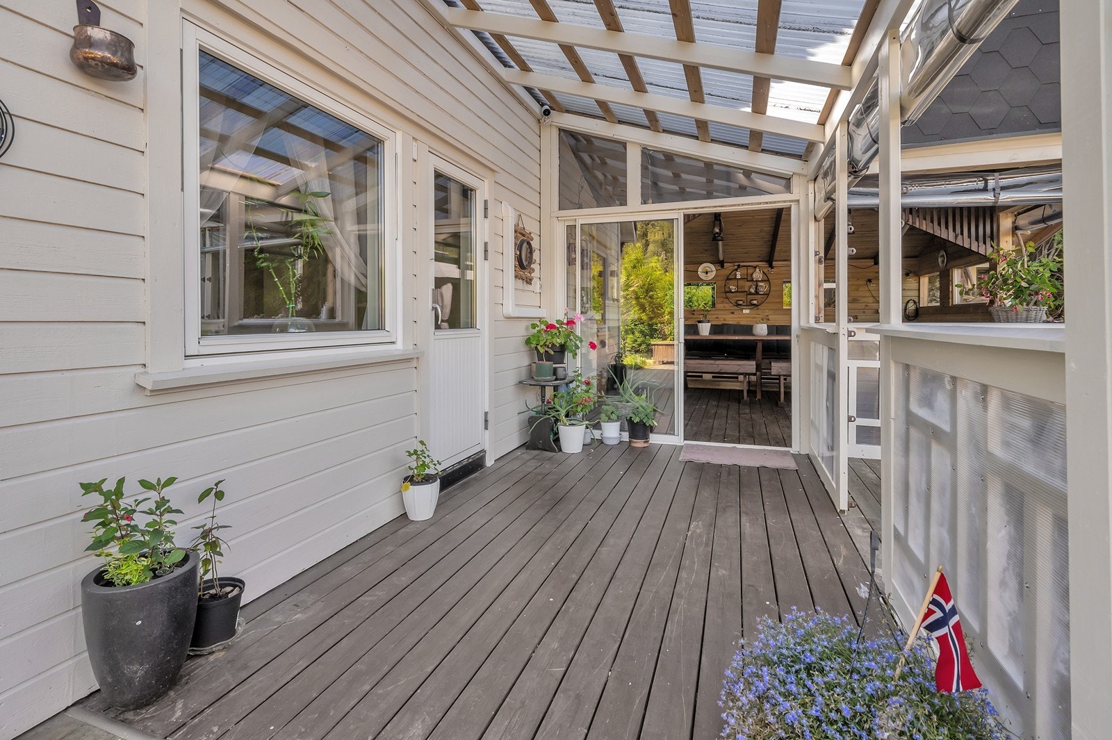 Praktiske løsninger hvor man har mulighet til å lukke igjen vindusflatene Galleribilde