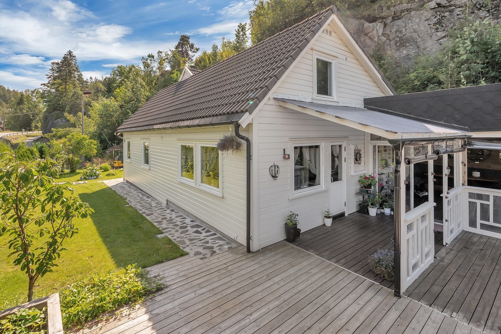 Exbo Eiendomsmegling v/ Hanne Kristine Meiholt har gleden av å presentere Ålefjærvegen 615! Galleribilde