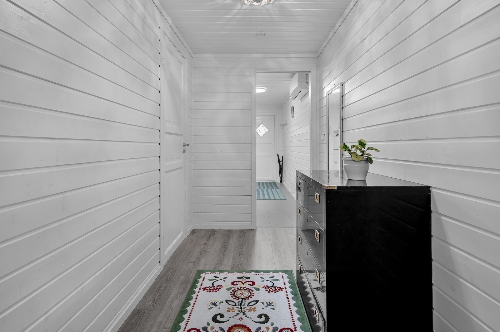 Inngangsparti med varmepumpe Galleribilde