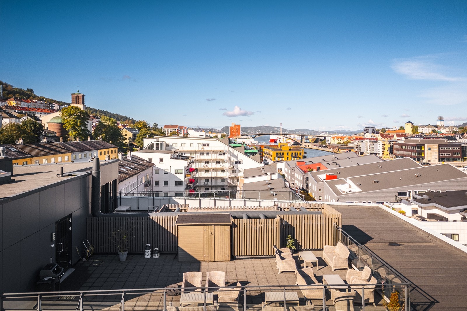 - Sameiet har heis, felles takterrasser og velstelte uteområder - Galleribilde