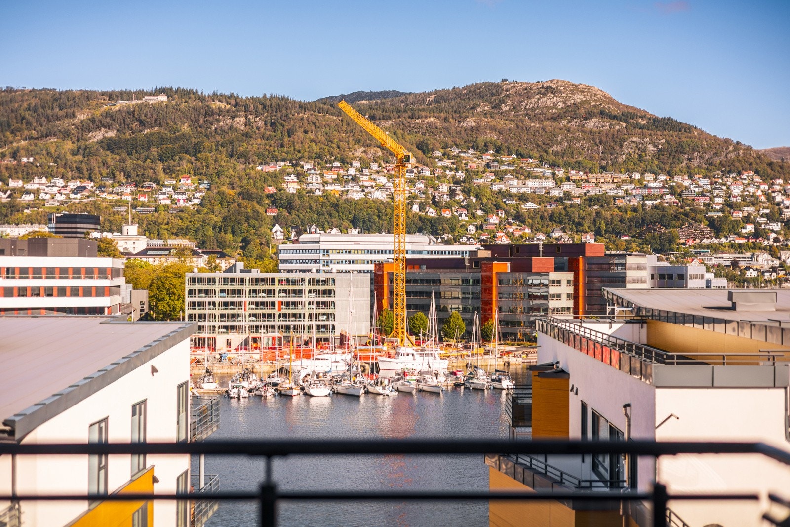 - Her har du flott utsikt og gode solforhold fra ca. 15.00 til solnedgang om sommeren - Galleribilde