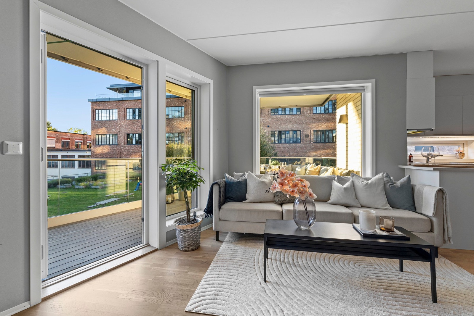Direkte adkomst fra stuen til balkongen. Galleribilde