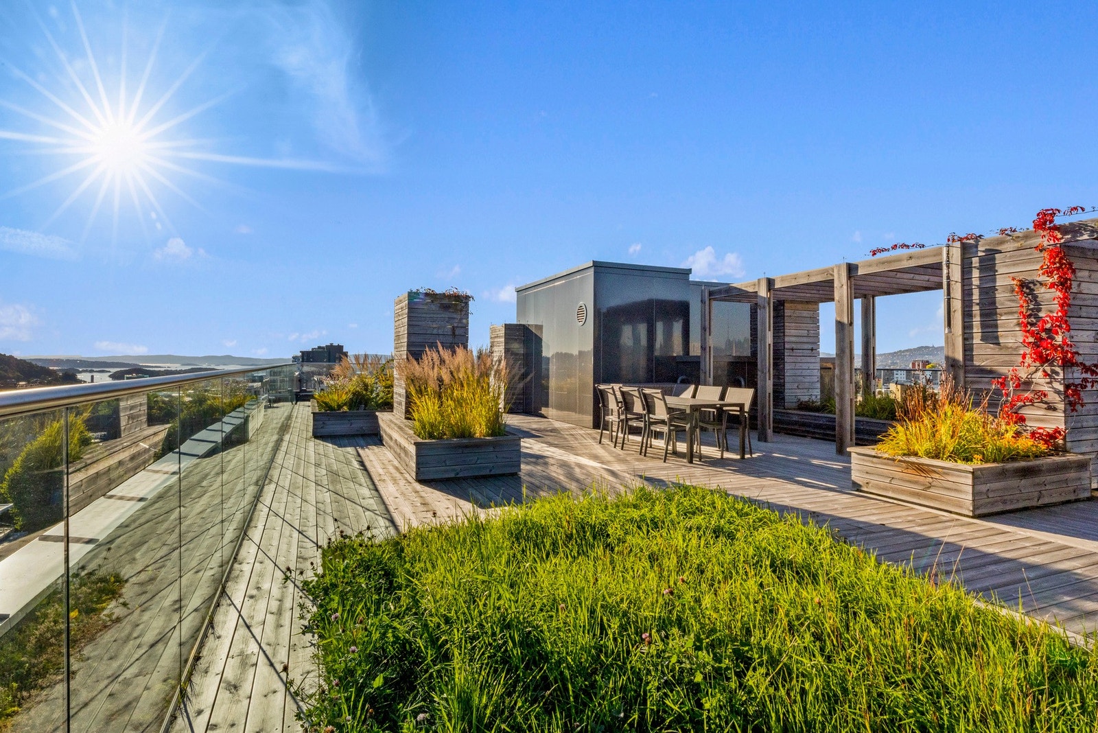 Felles takterrasse med flott utsikt og gode solforhold Galleribilde