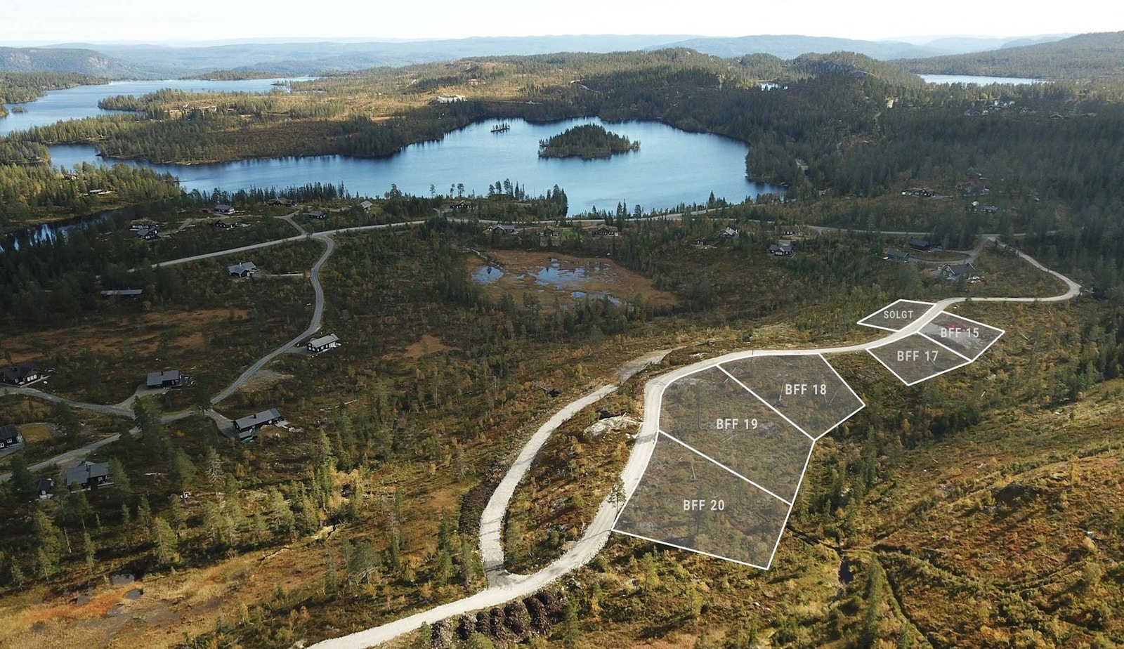 Dronefoto med tomter markert. Galleribilde