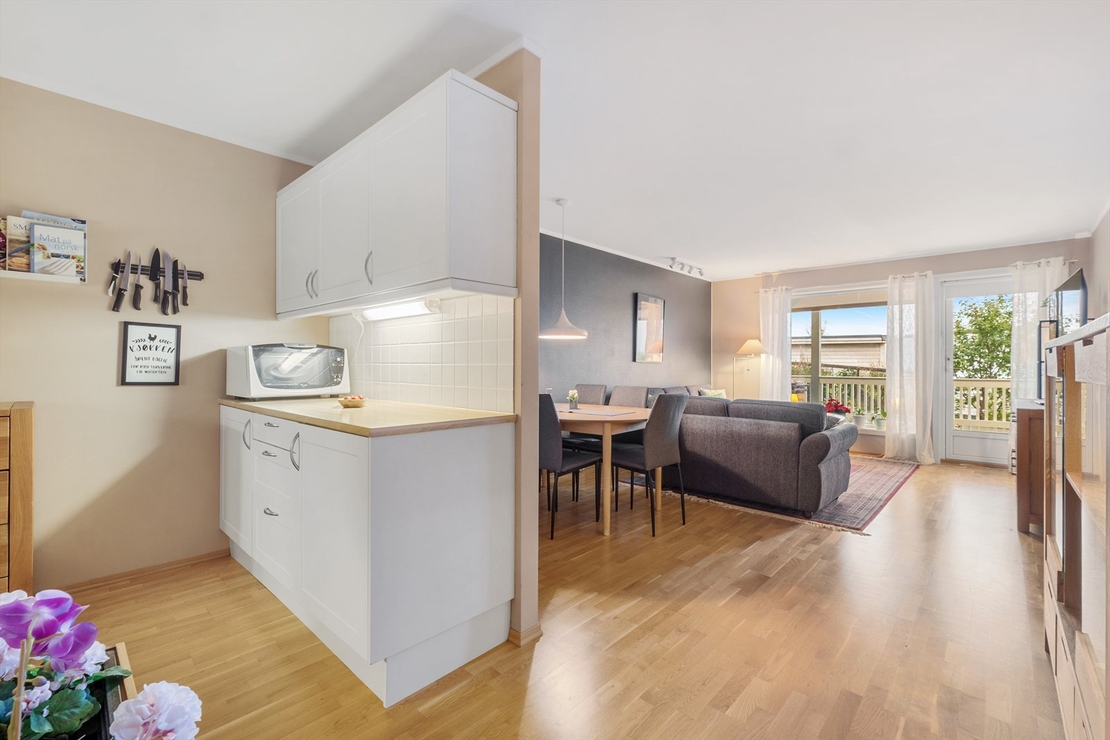 Felleskostnadene inkluderer tv/internett og drift/vedlikehold. Galleribilde