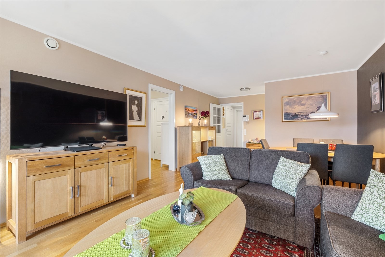 Leiligheten ligger stille og rolig til i et attraktivt boområde. Galleribilde