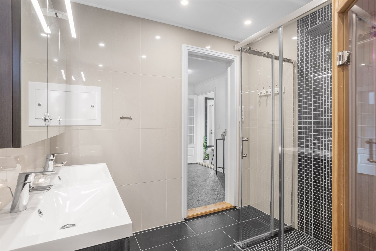 Bad 1. etasje Galleribilde