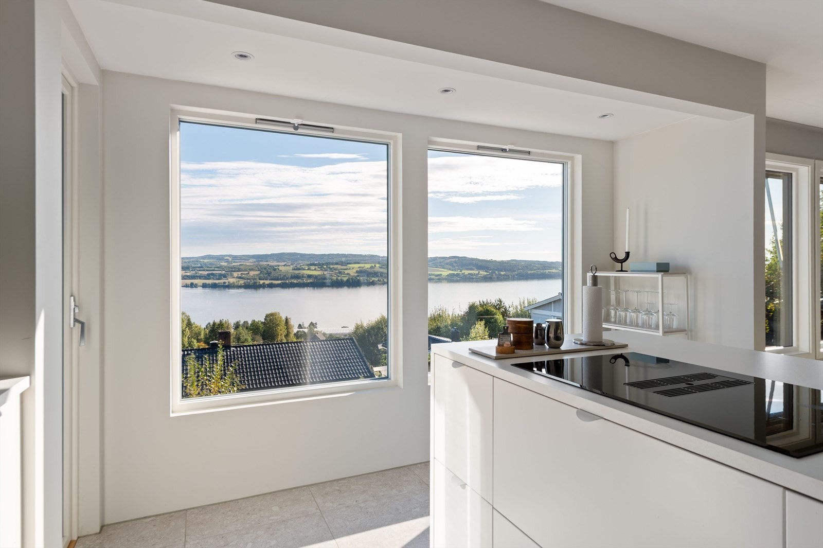 Flislagt gulv med 60x60cm fliser Galleribilde