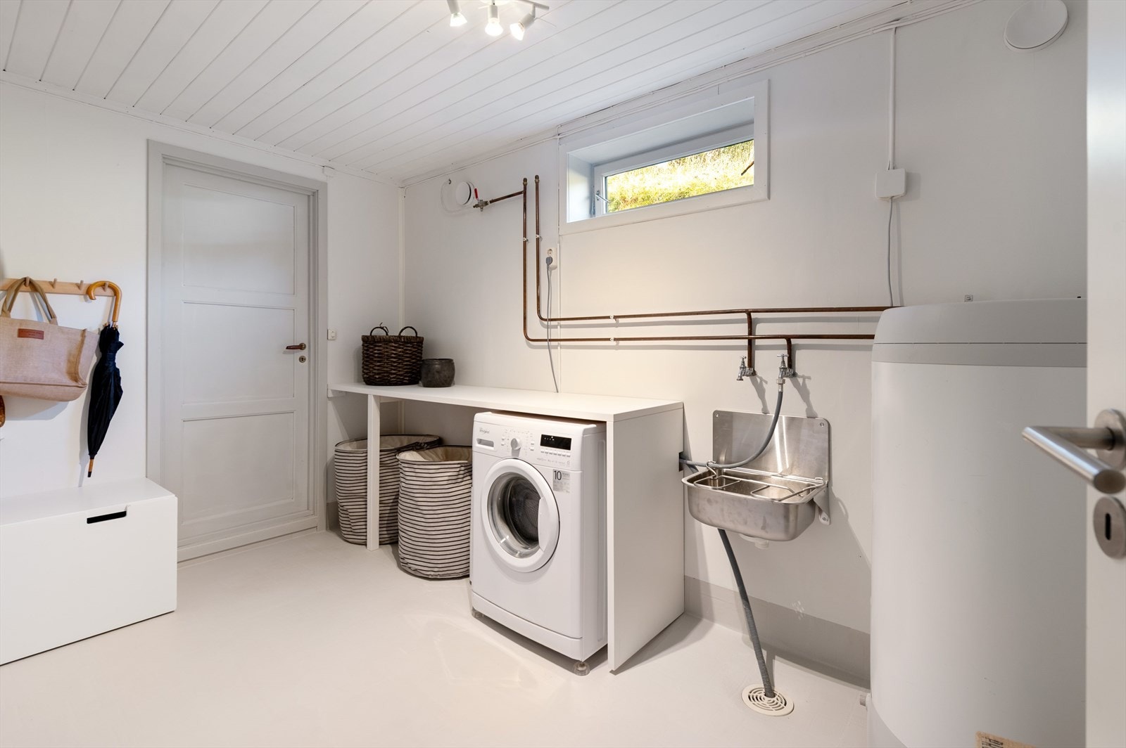 Vaskerom/teknisk rom i underetasje Galleribilde