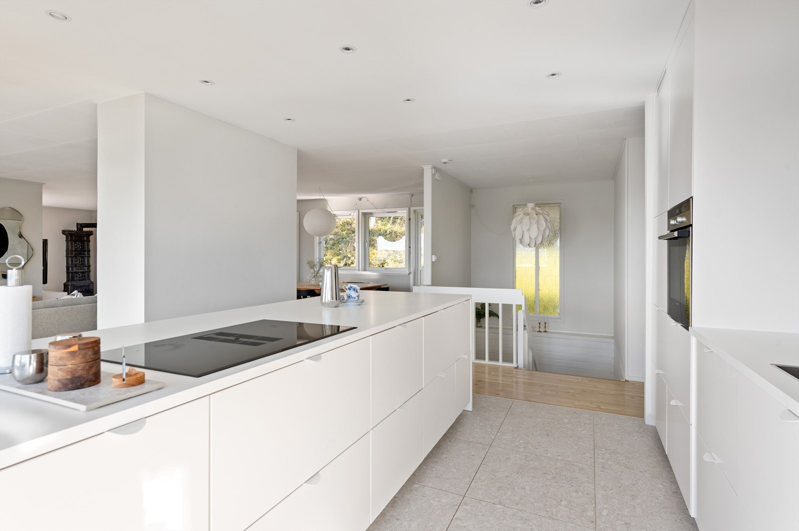 Adkomst fra inngangsparti til kjøkken og stue i 2. etasje Galleribilde