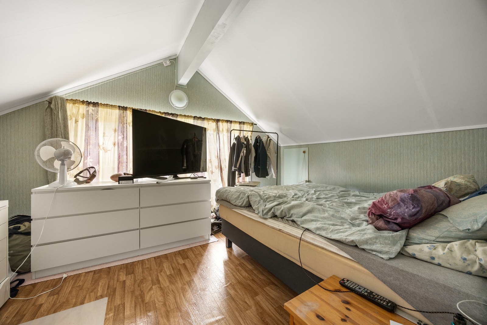 Soverom - 12 kvm. Loftet er innredet med tre soverom Galleribilde