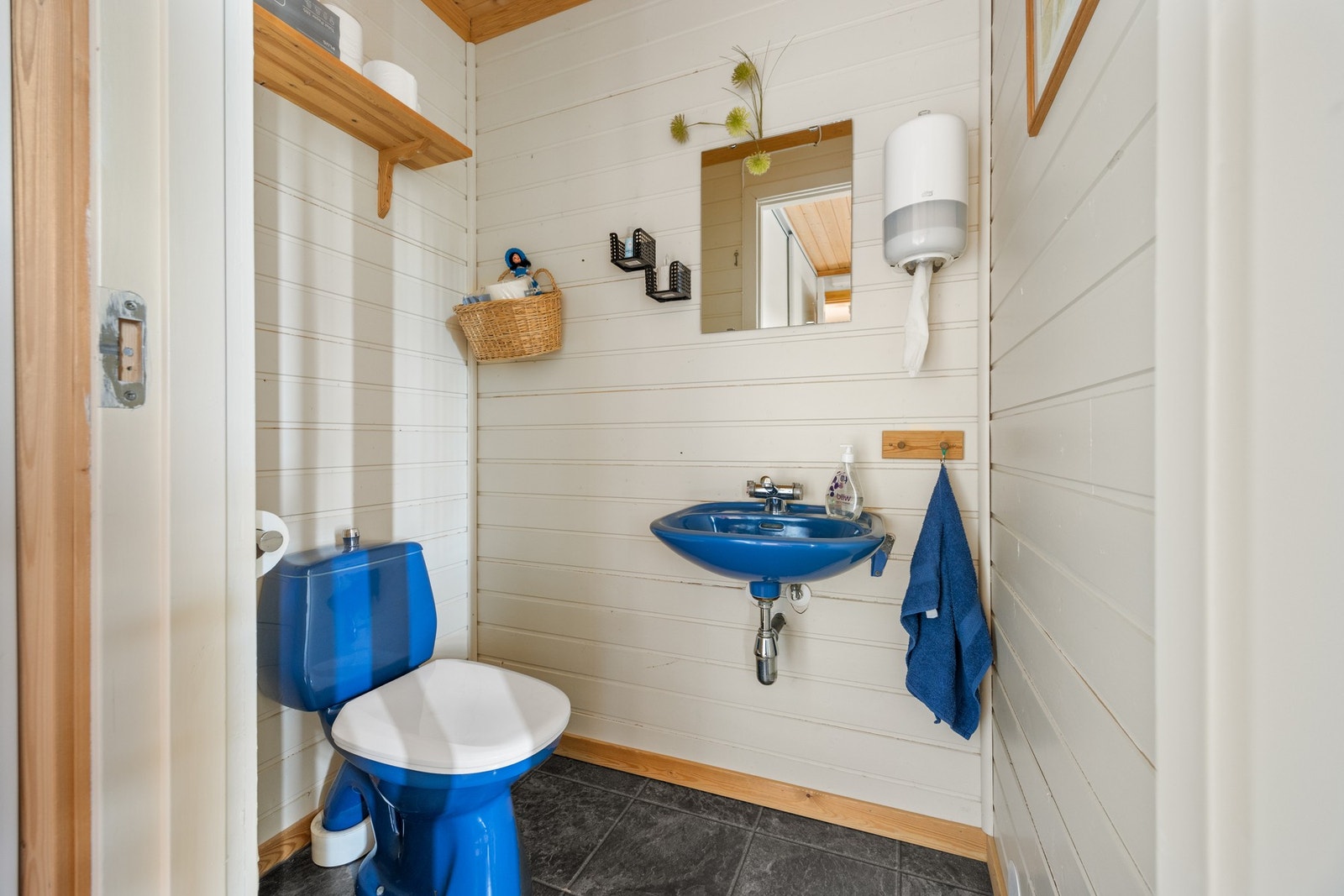 WC - ca 1,5 kvm. Galleribilde