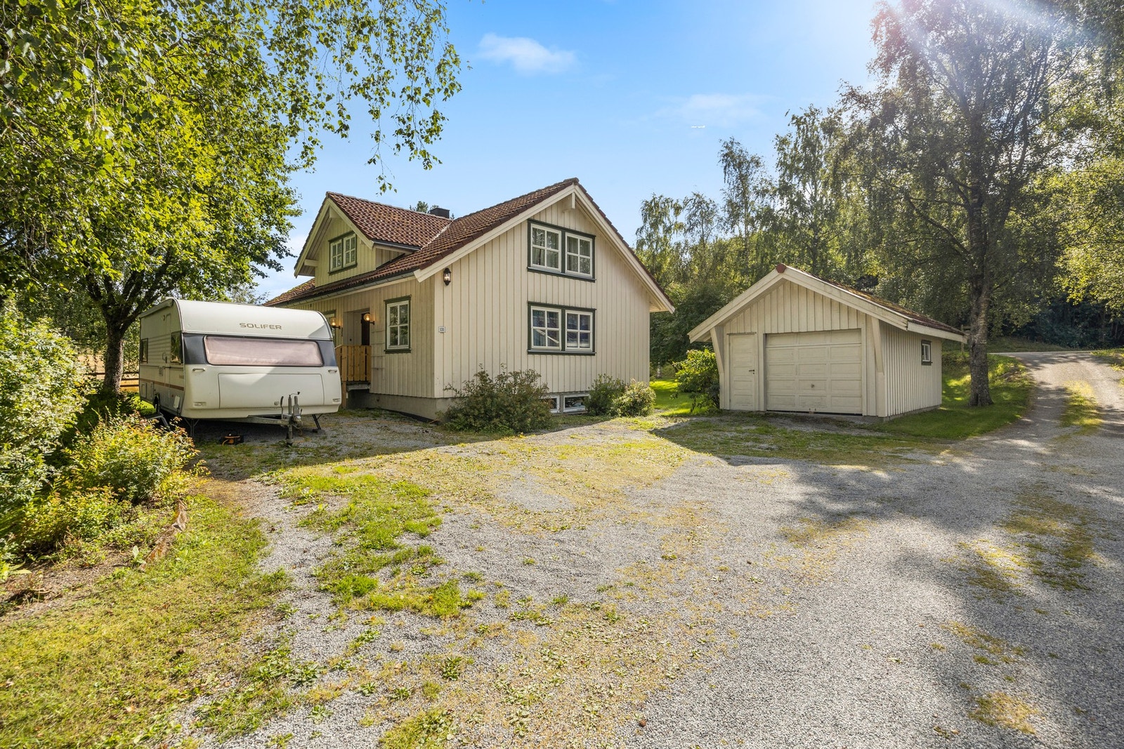 Kårbolig (oppført 1984) med tilhørende garasje Galleribilde