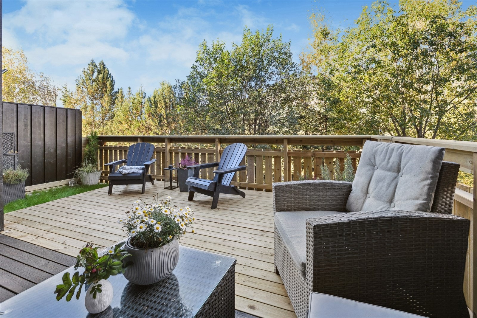 Den ytterste delen av terrassen og rekkverket er nytt i 2025. Galleribilde