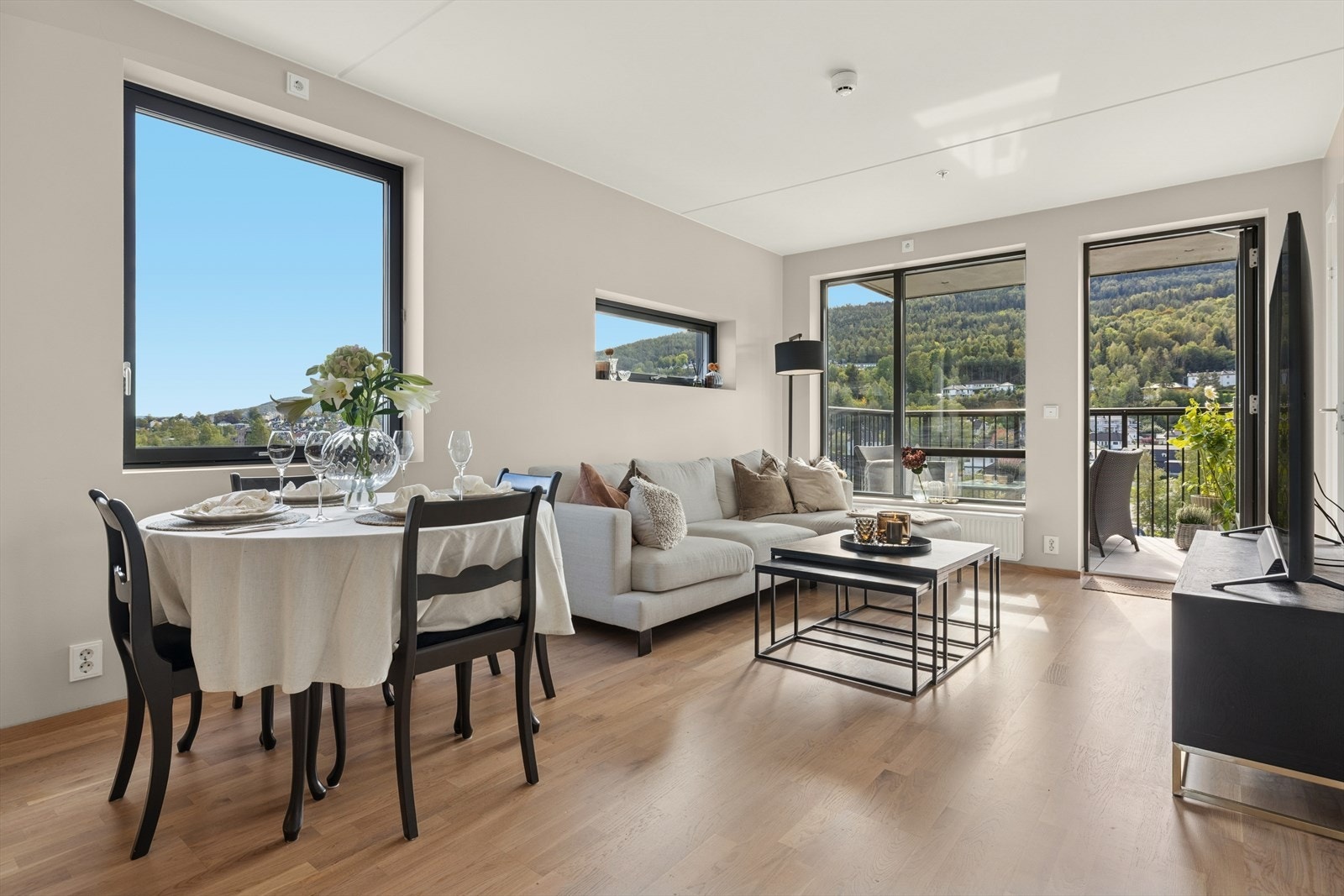 Endeleilighet gjør at leiligheten har vinduer på flere sider, og slipper inn mer lys Galleribilde