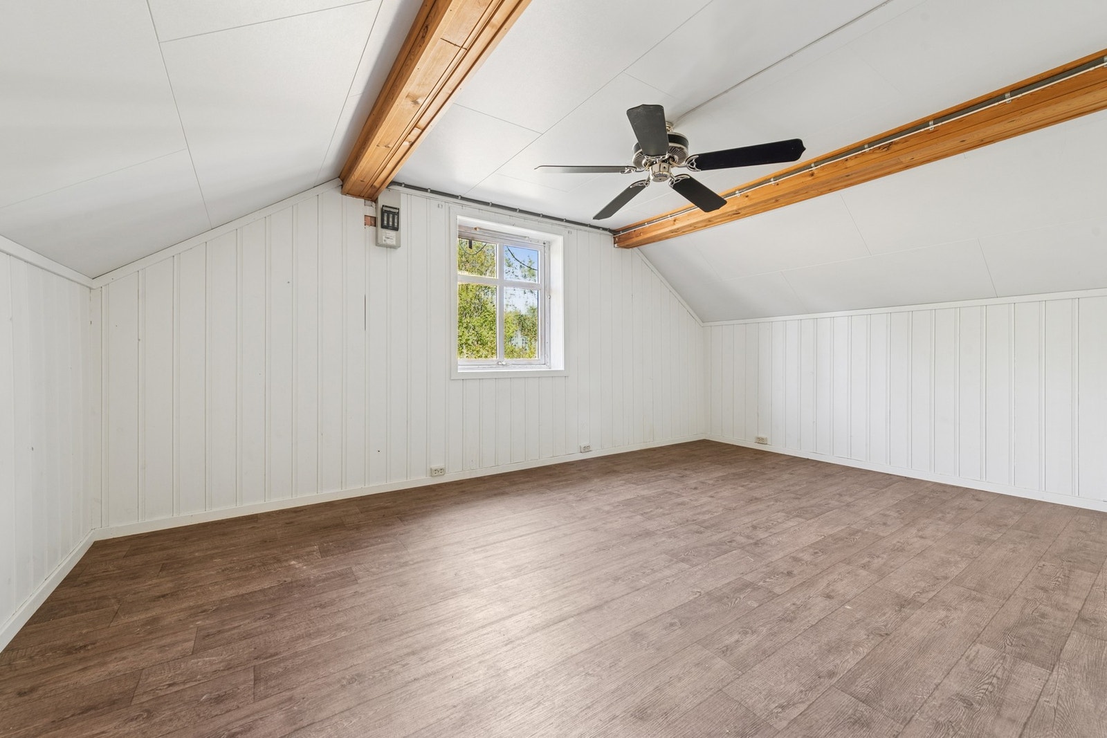 Rommet kan enkelt innredes med seng, garderobe og øvrig møblement etter behov. Galleribilde