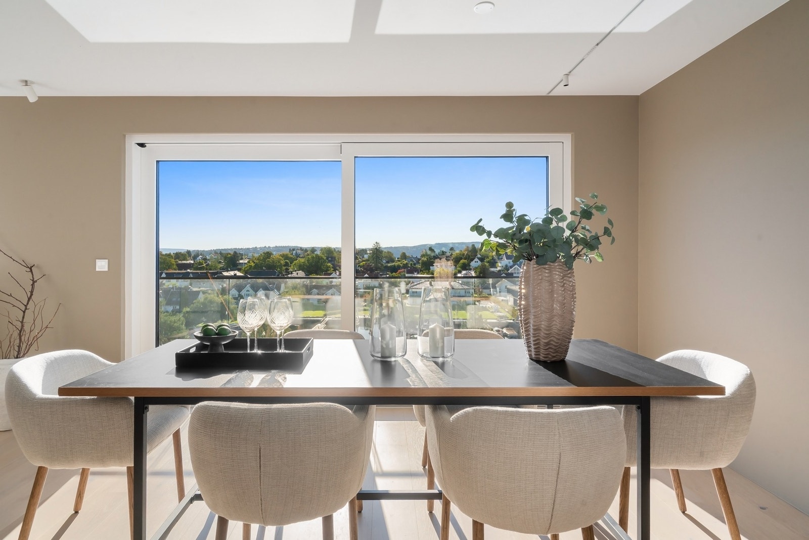 Balkong med skyvedør med utgang fra stuen. Galleribilde