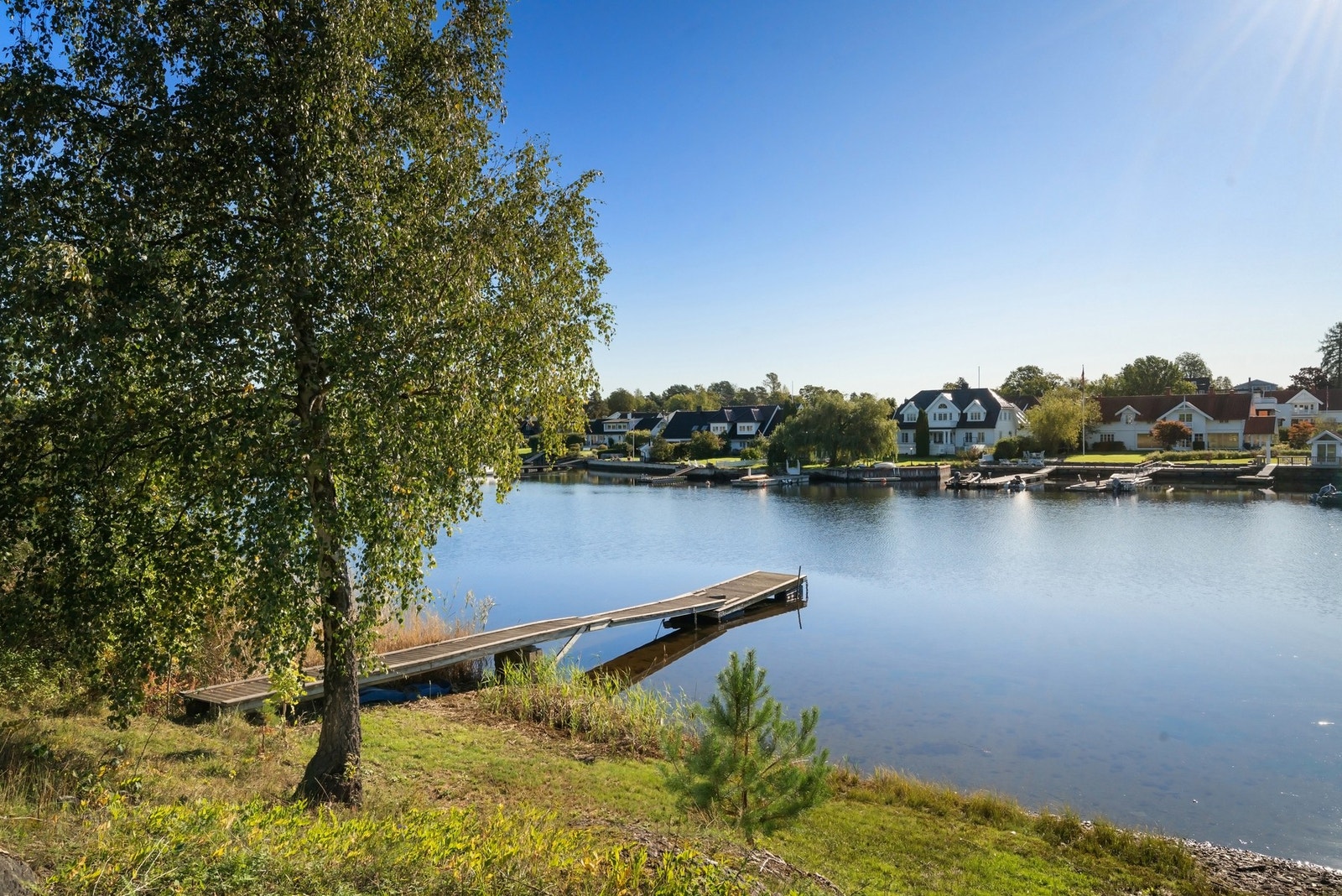 Hundsundveien 8 A og B deler på flytebryggen. Galleribilde