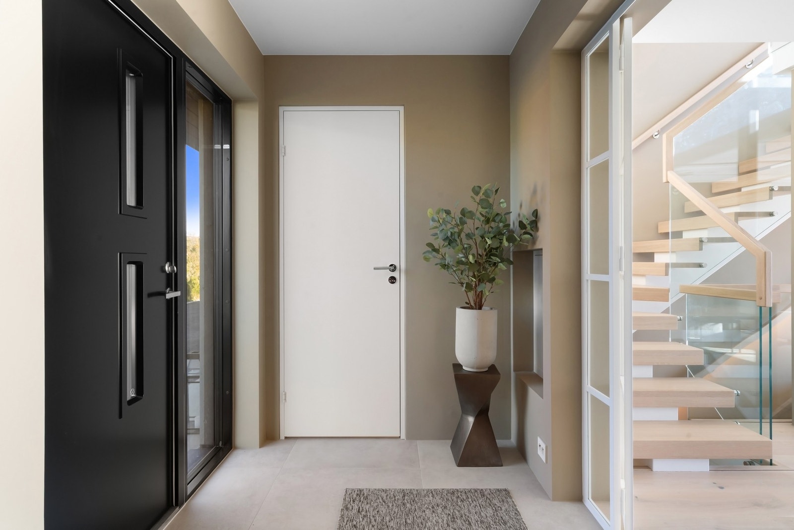 Flislagt entrè/ gang med gulvvarme. Galleribilde