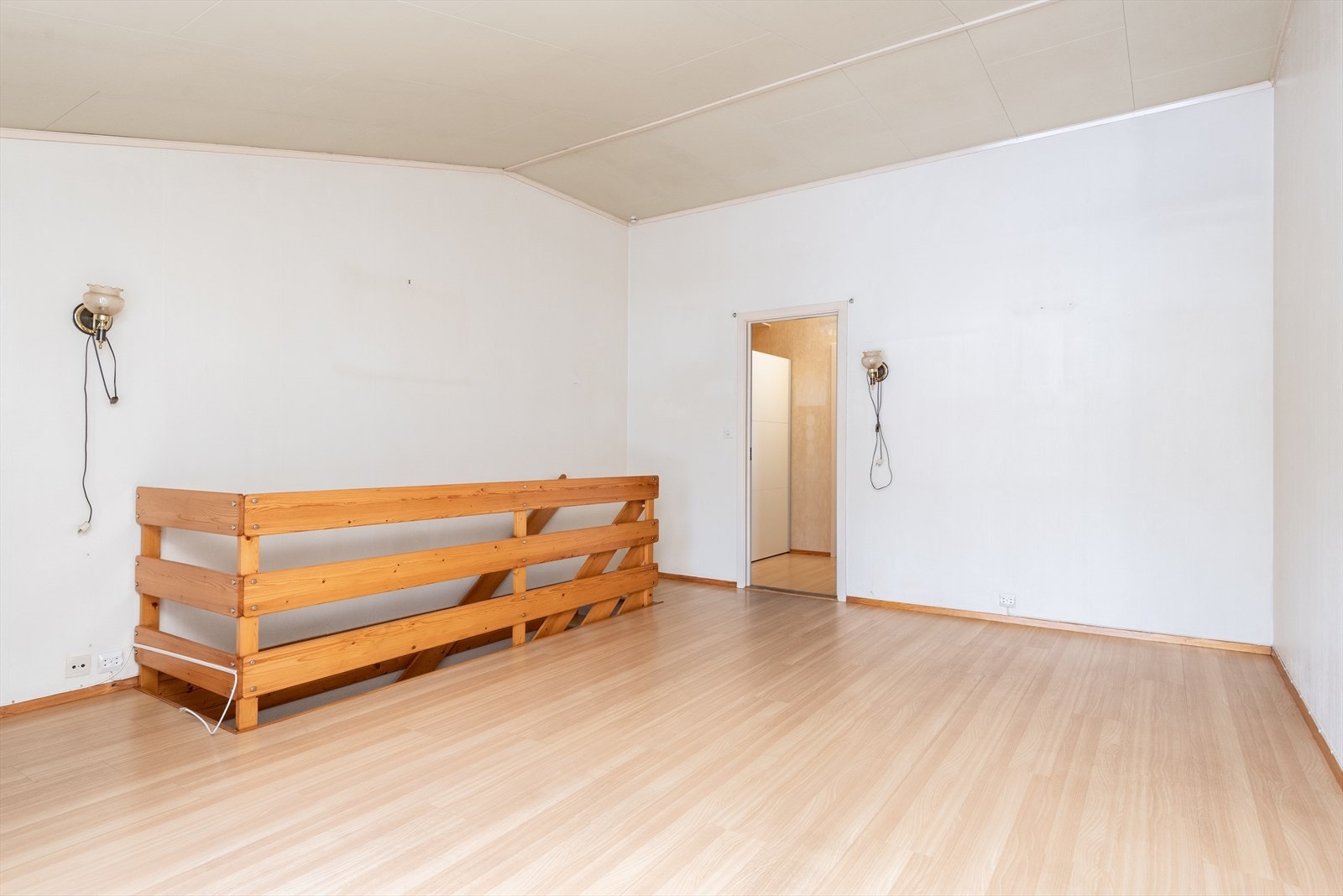 Åpen og lys stue med god takhøyde Galleribilde