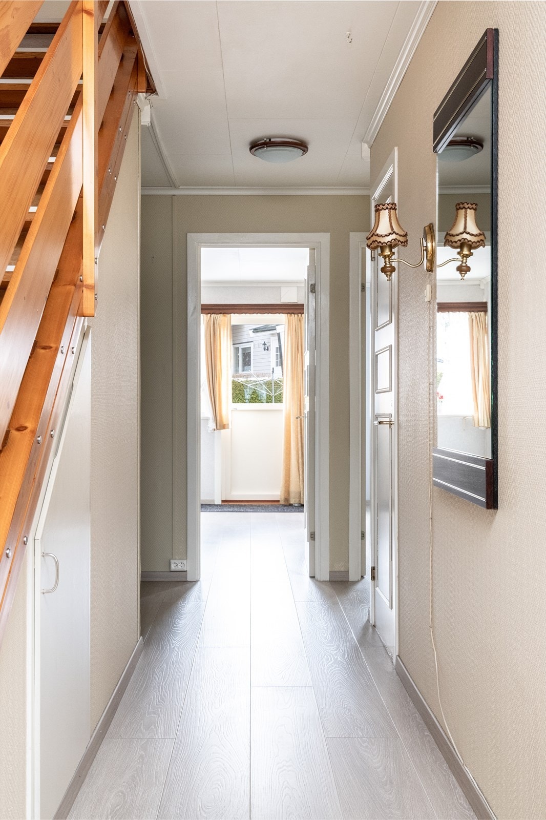 God plass til oppbevaring under trapp Galleribilde