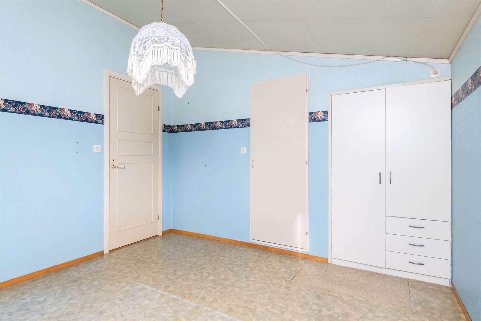 Hovedsoverom med kleskott Galleribilde