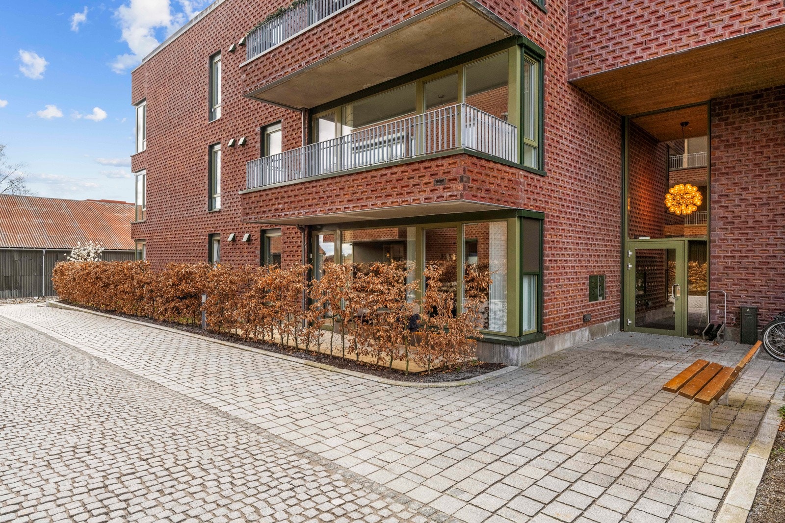 Her kombineres prisbelønt arkitektur med urbane kvaliteter og grønne omgivelser et område i spennende utvikling, der både liv og boligdrømmer får grobunn. Galleribilde