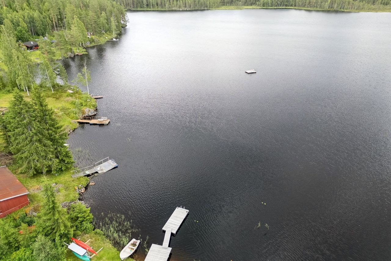 Området byr på et mangfold av rekreasjonsmuligheter med vannet rett utenfor, perfekt for fiske og padling. Galleribilde