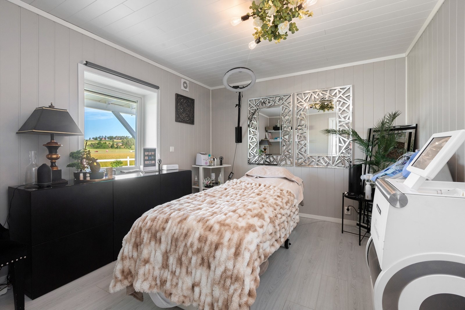 Uthus/anneks Galleribilde