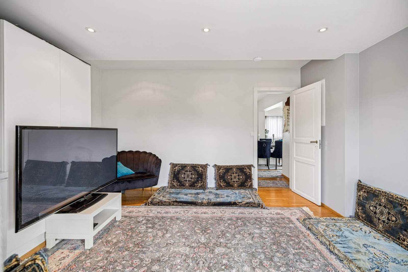 Soverommet har garderobeskap, og god plass til en dobbeltseng. Galleribilde