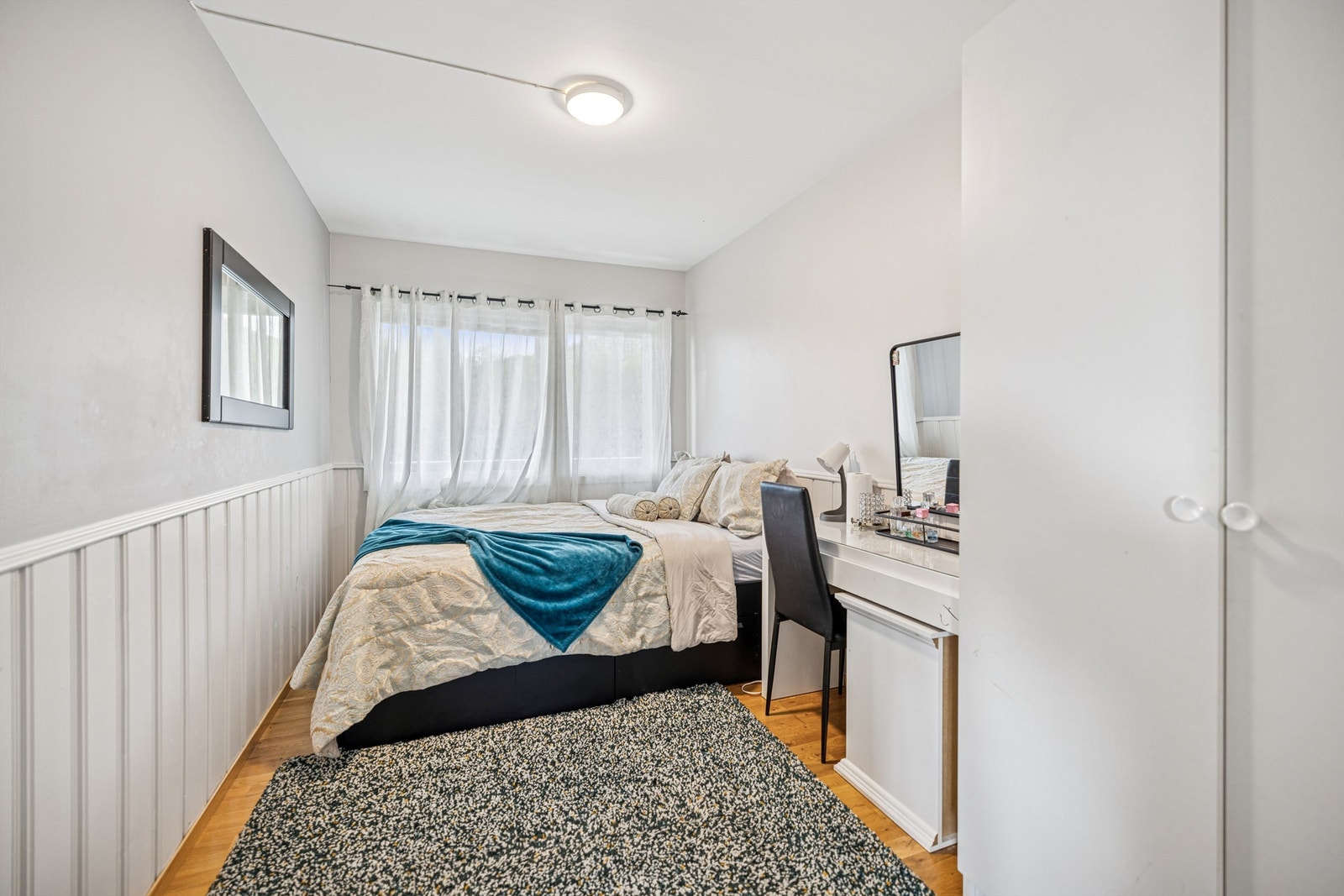 Soverommene er utstyrt med elektriske panelovner. Galleribilde