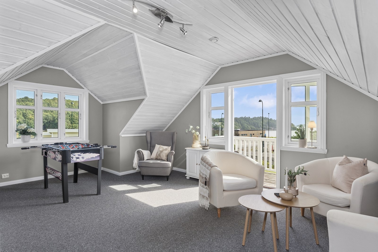 med utsikt og terrasse Galleribilde