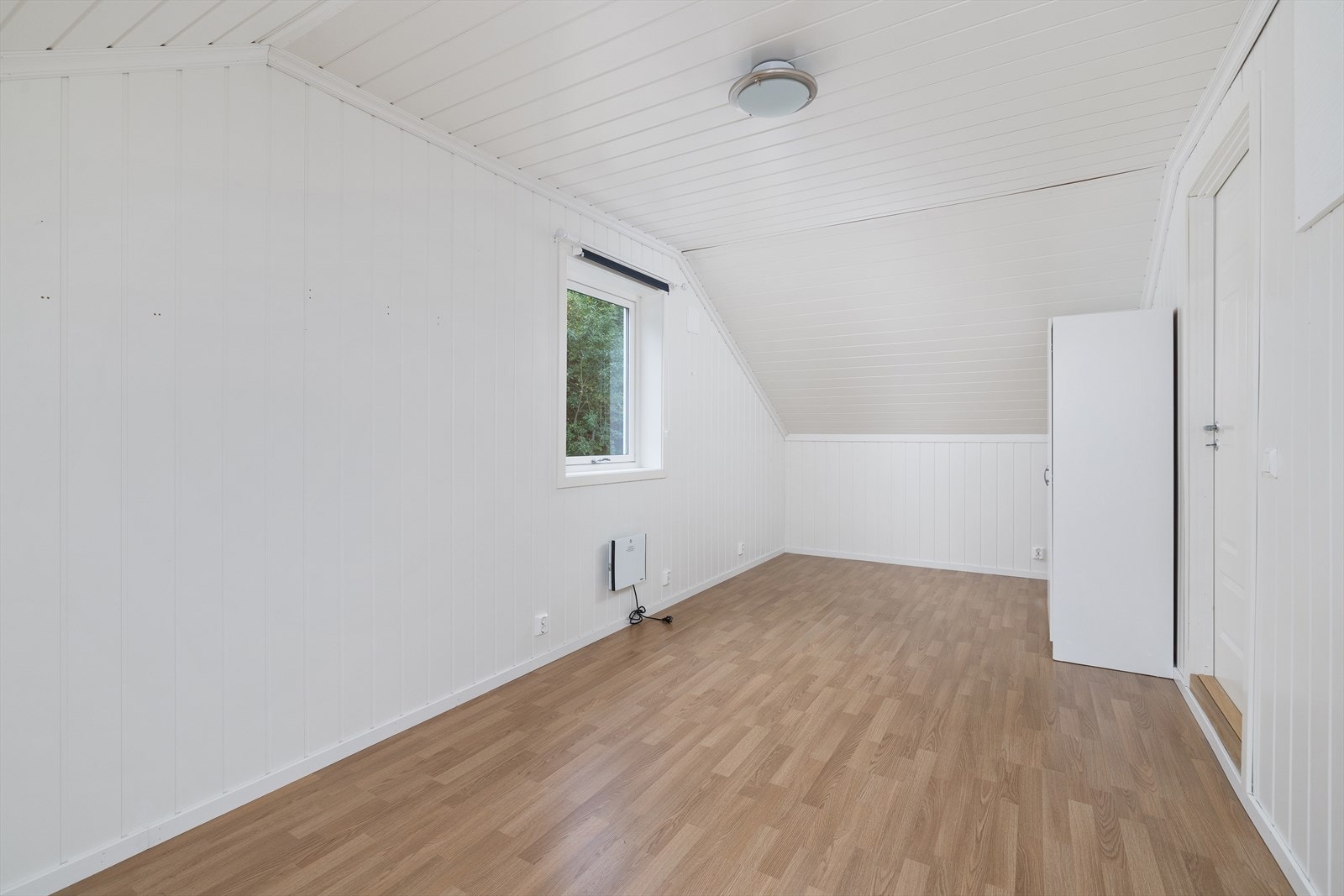 Soverom 3 - Boligens soverom egner seg i tillegg til hovedsoverom, ypperlig som gjest- eller barnerom. Galleribilde