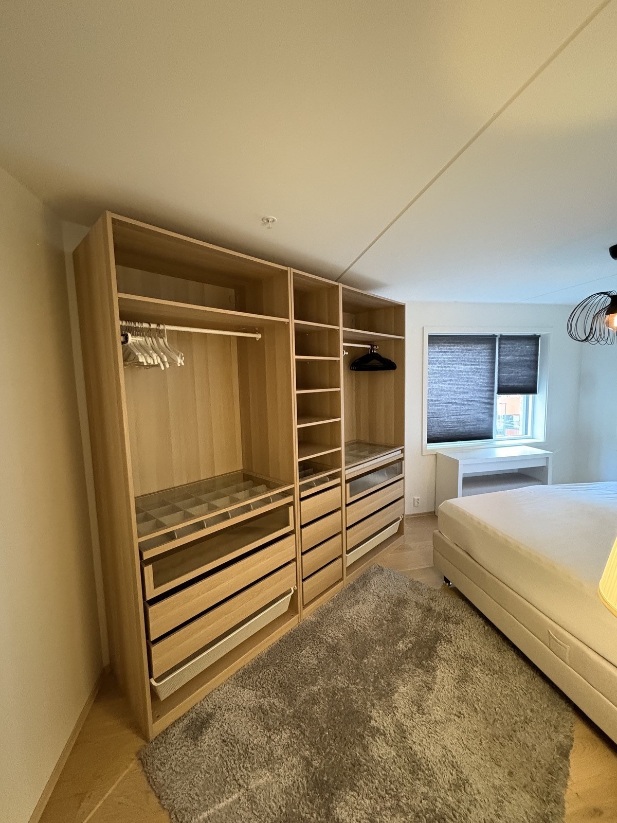 Hovedsoverommet har en stor garderobe. Galleribilde