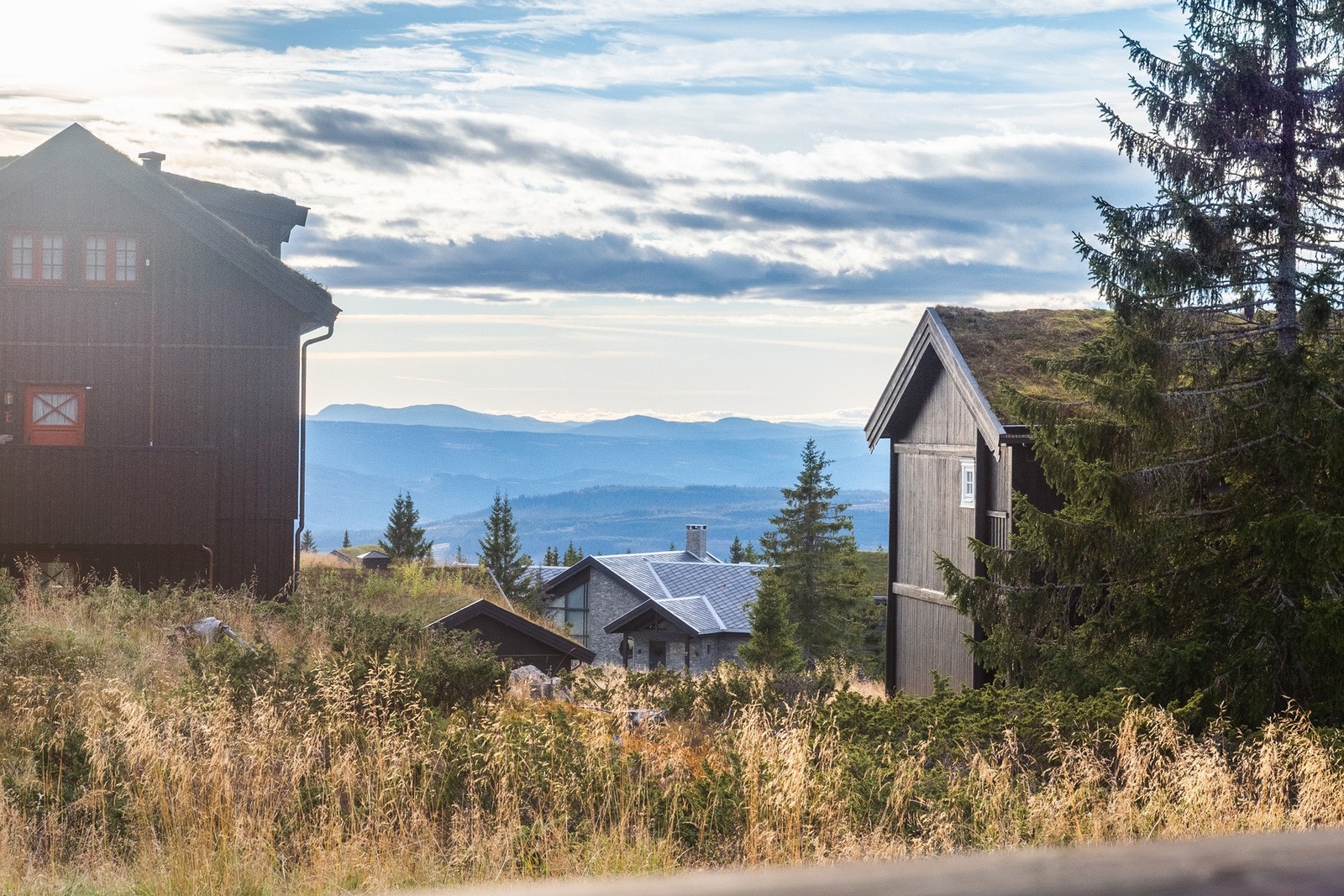 Utsikt til Gudbrandsdalen og fjellene omkring. Galleribilde