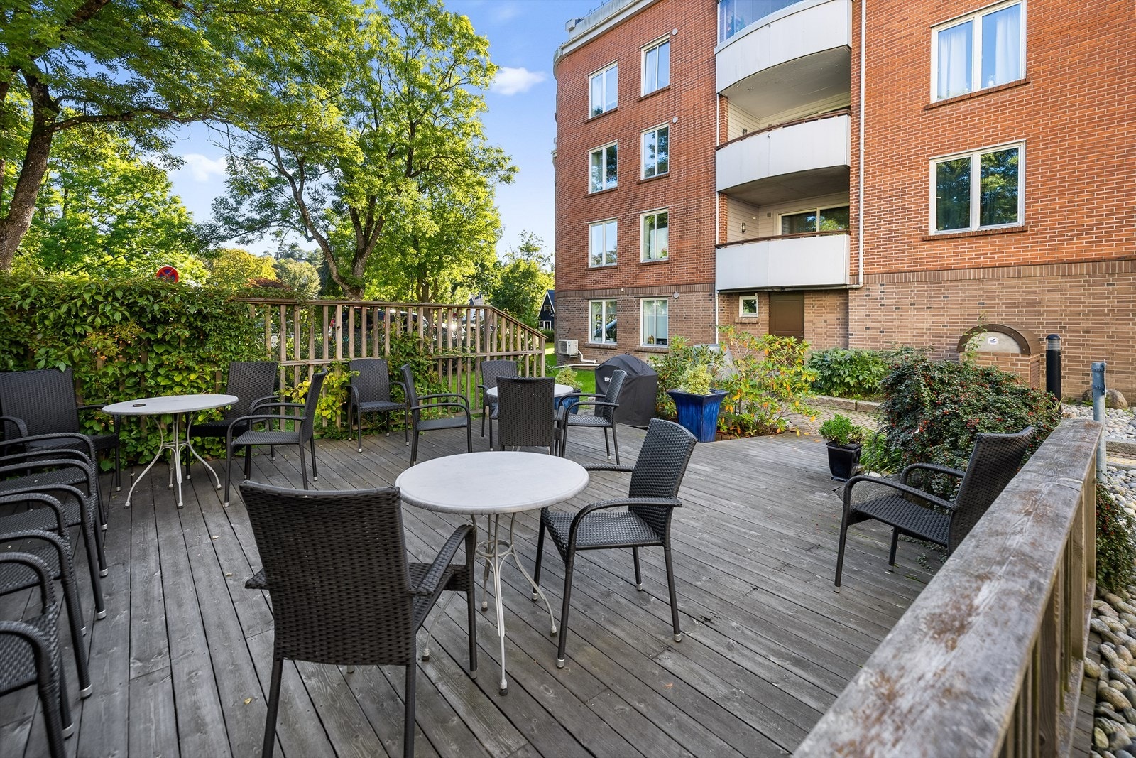 Sameiet tilbyr flotte og godt vedlikeholdte fellesarealer som skaper en hyggelig ramme for både avslapning og sosialt liv. Galleribilde