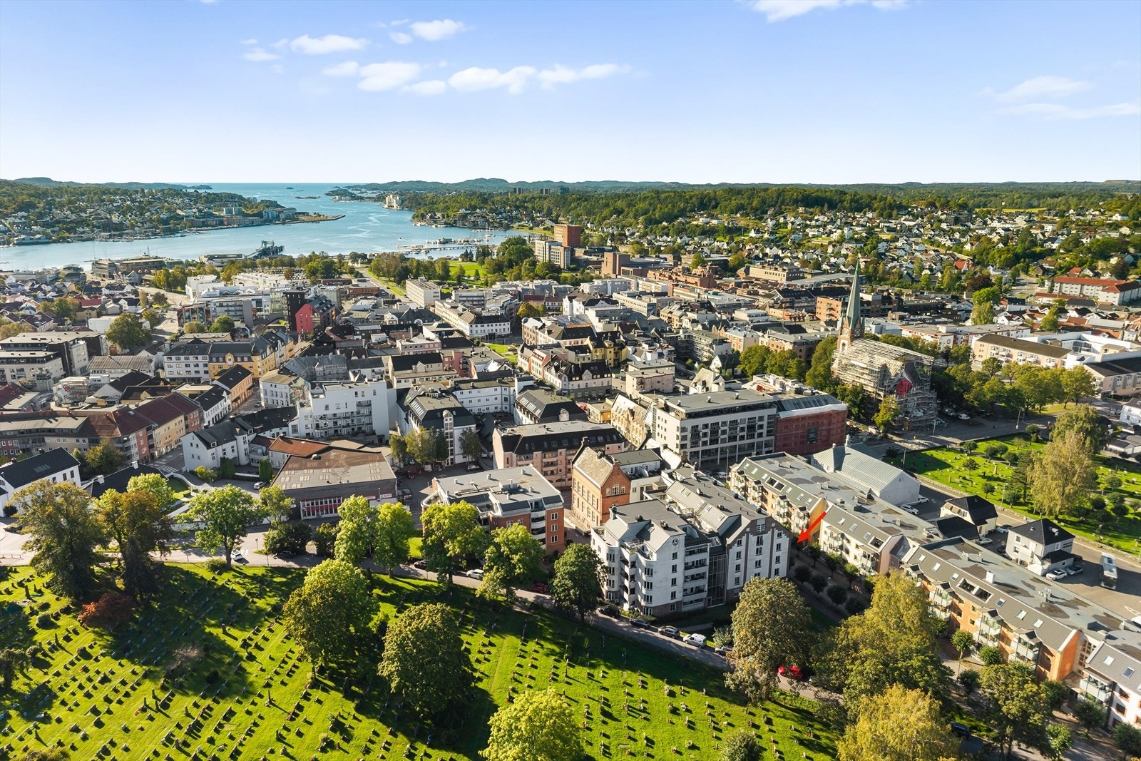 I sentrum er det daglige båtavganger til Strømstad, så her er det også mulighet for hyggelig grensehandel. Galleribilde