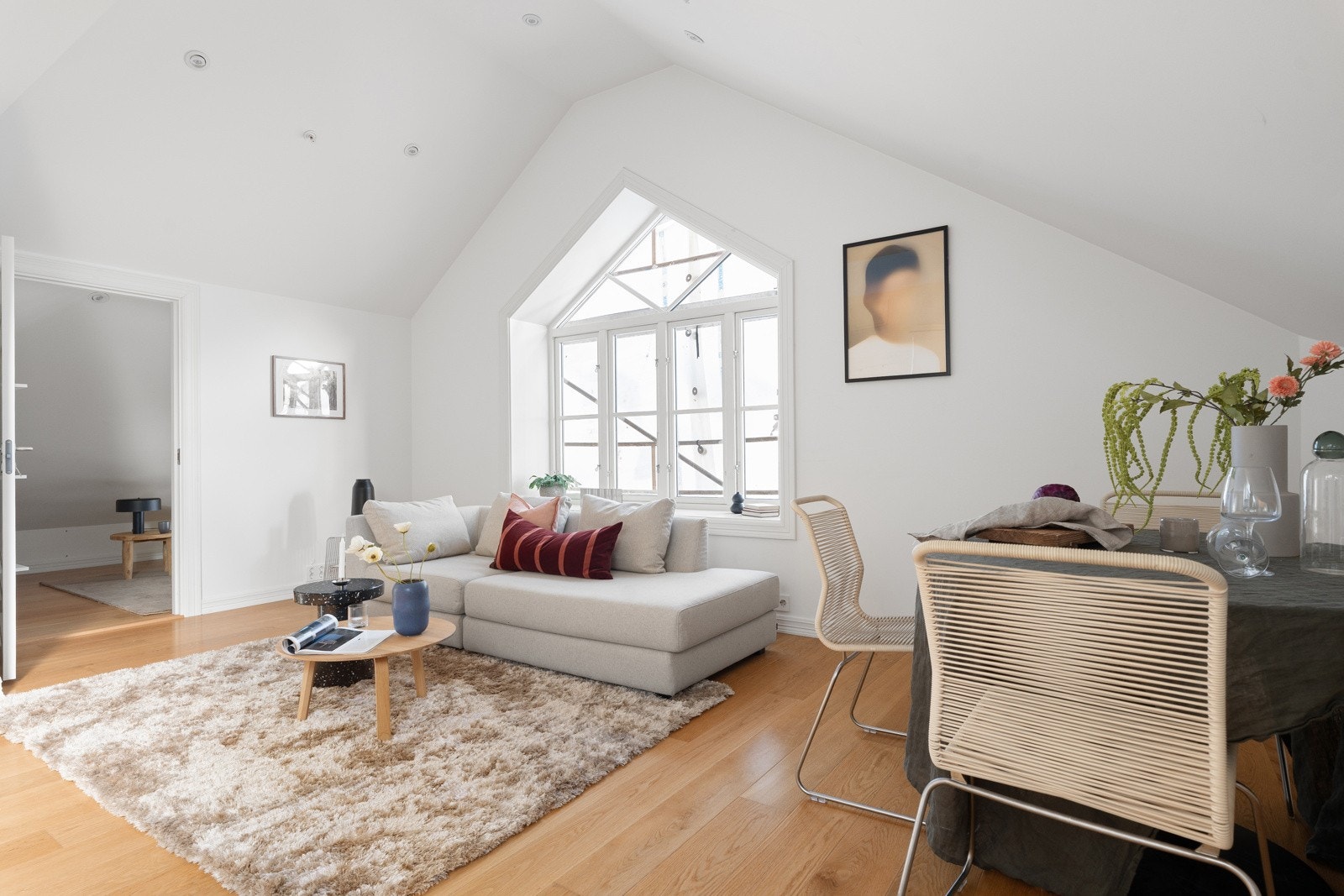 God plass for både sofagruppe og spisebord. Galleribilde