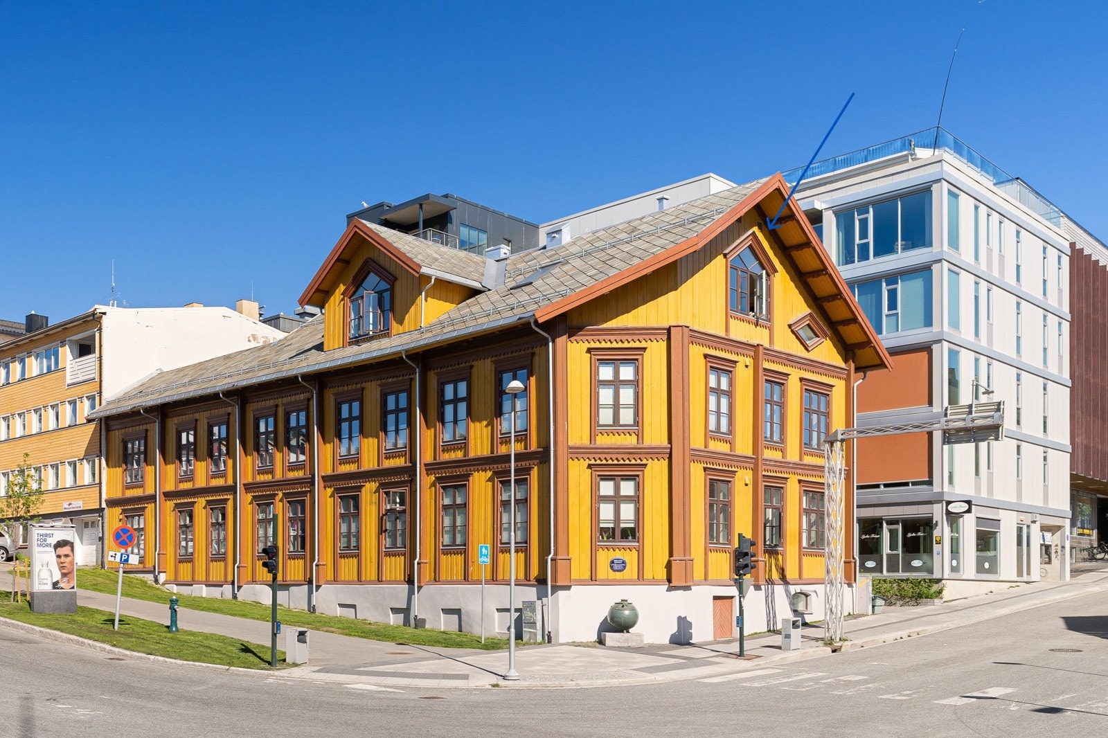 En lekker 2-roms i toppetasjen med sentral beliggenhet i et historisk og renovert bygg. Galleribilde