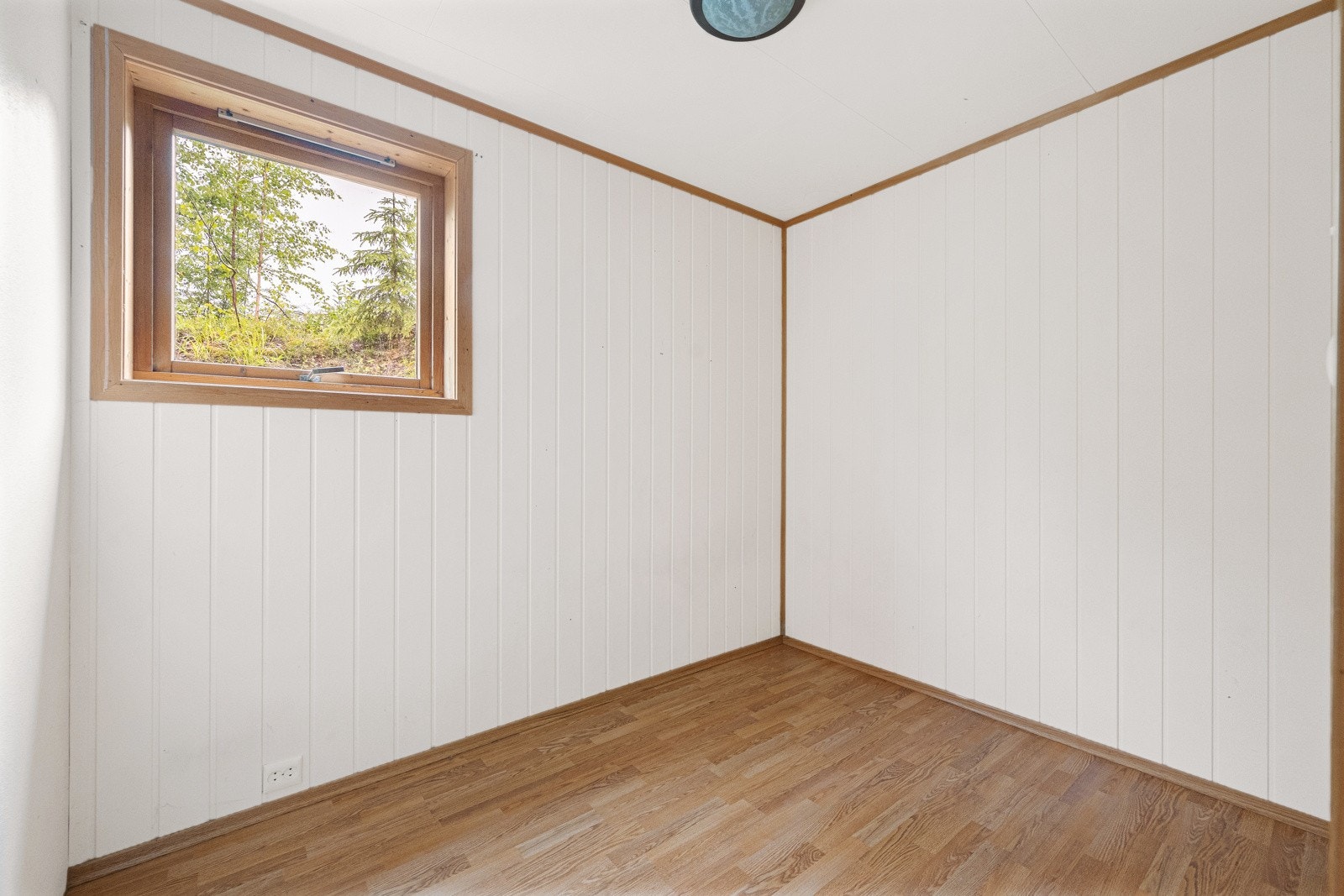 I tillegg til soverom har leiligheten en innebod som er praktisk for ekstra oppbevaring og lagring Galleribilde