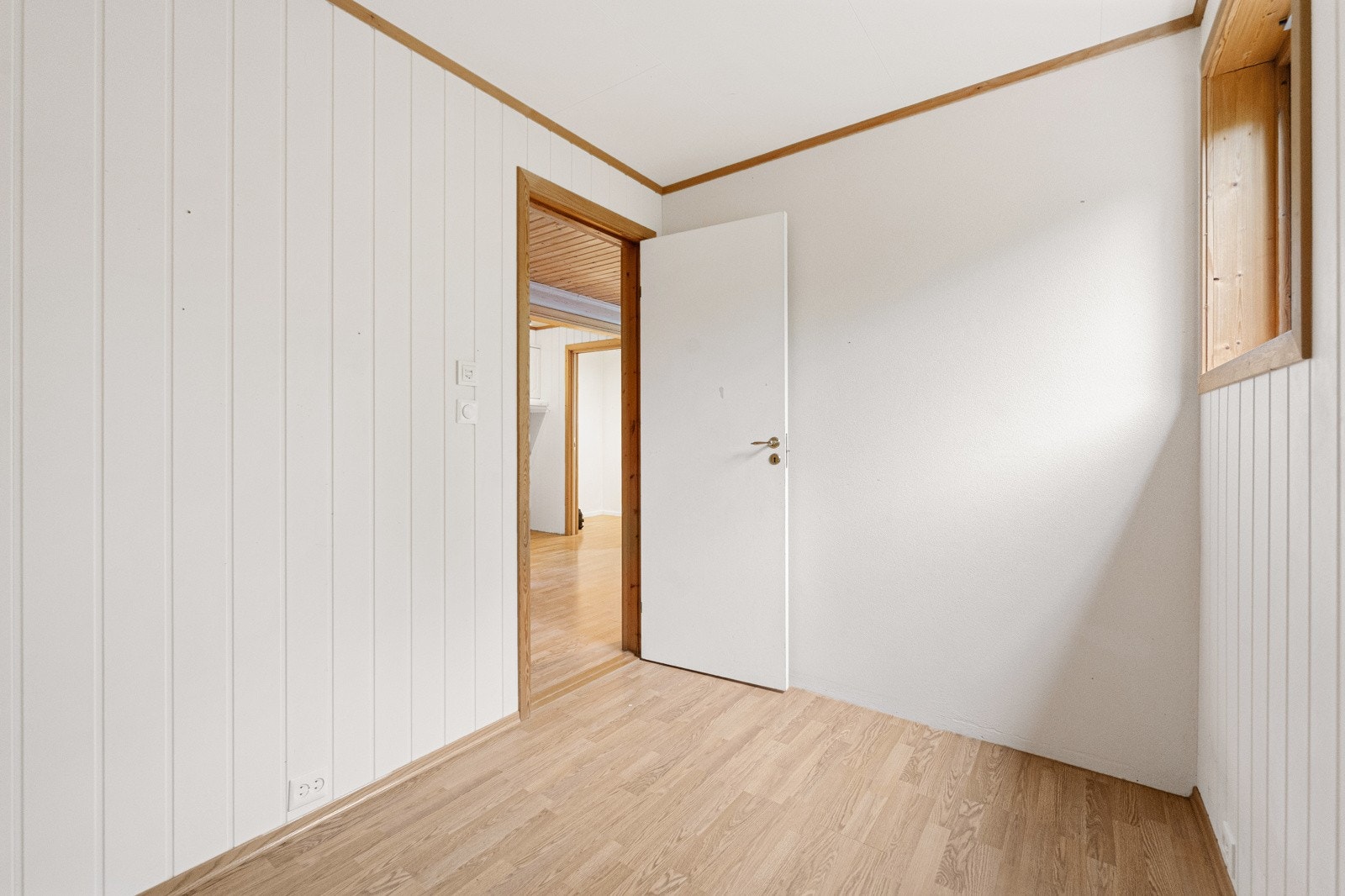 Soverom med god plass til seng Galleribilde