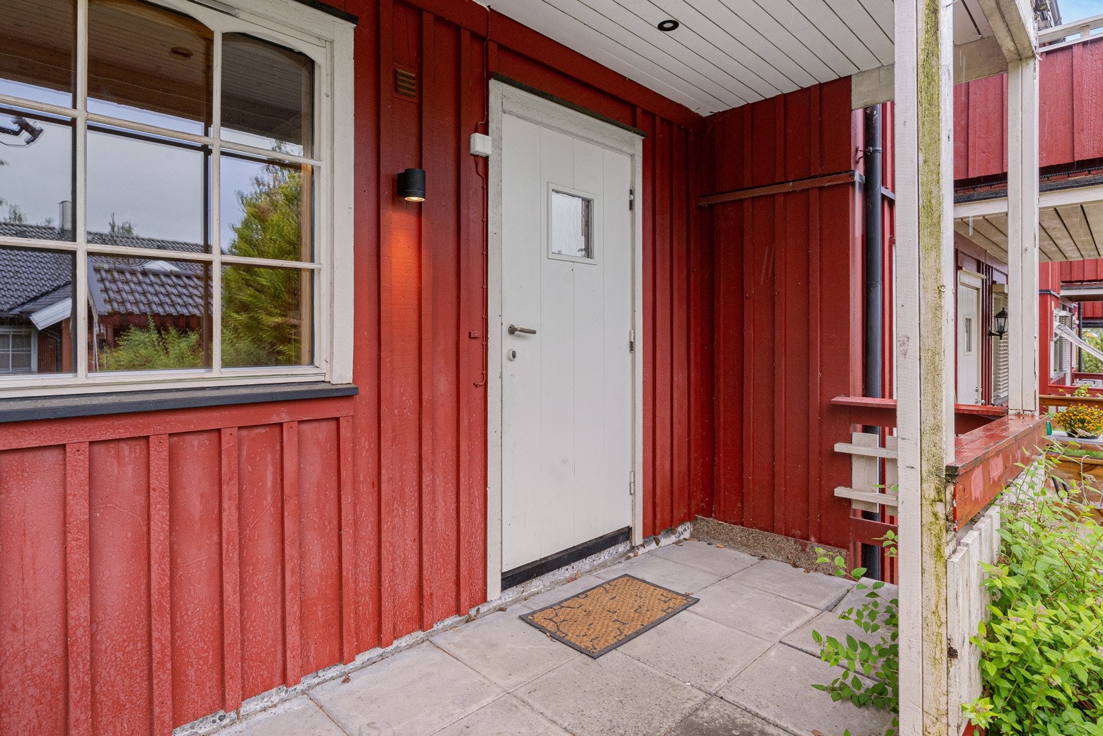 Boligen ligger i gangavstand til sentrum, barnehage og skole Galleribilde