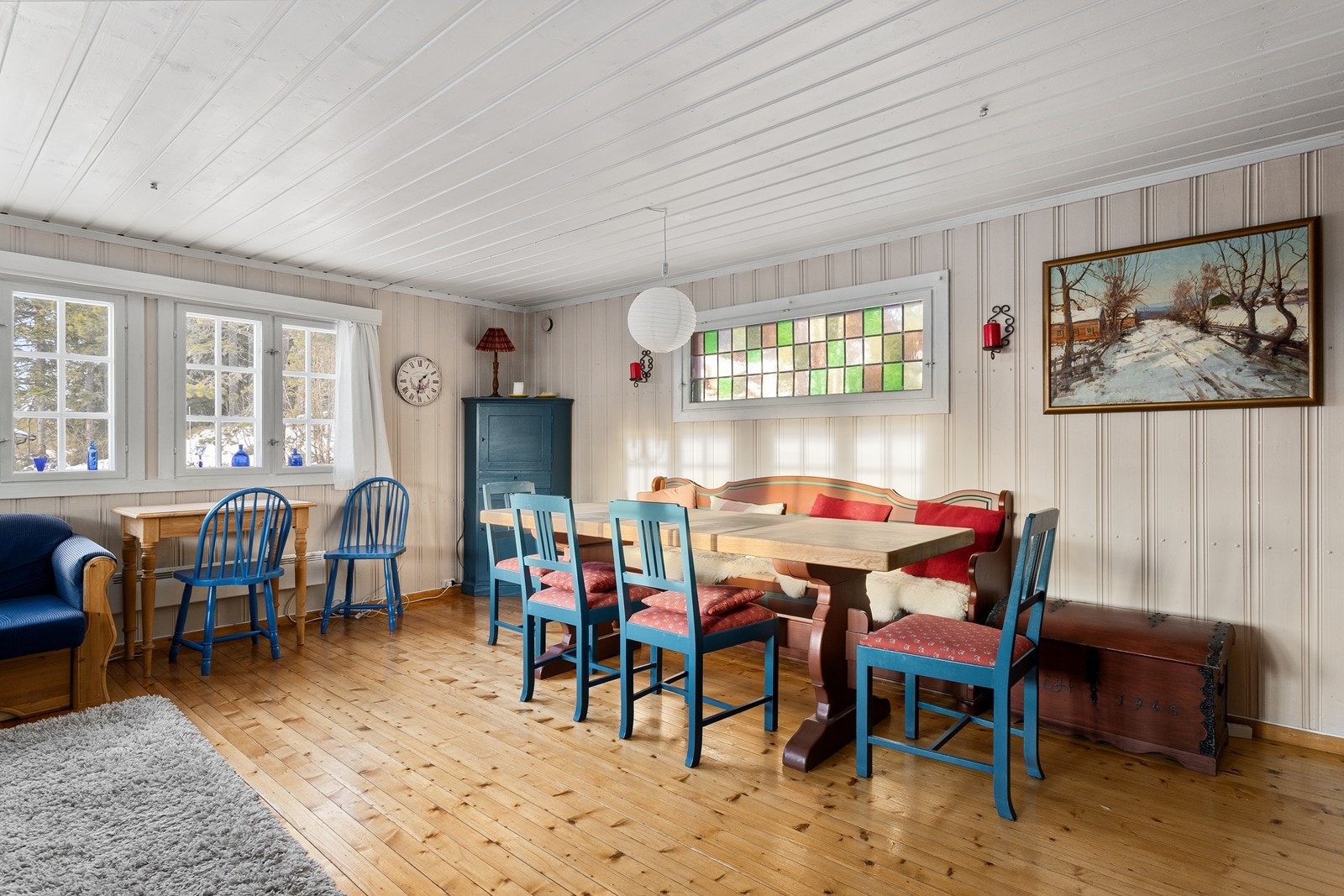 Det er plass til et stort spisebord, med plass til middagsgjester. Galleribilde