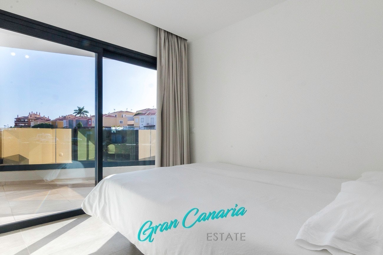 Soverom med egen utgang til privat terrasse Galleribilde