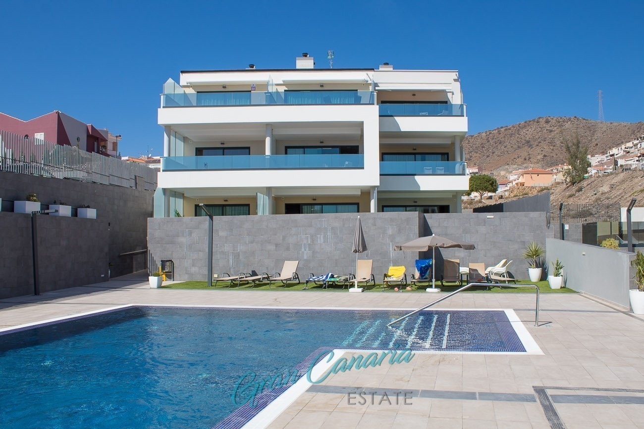 Nydelig bassengområde med oppvarmet basseng Galleribilde