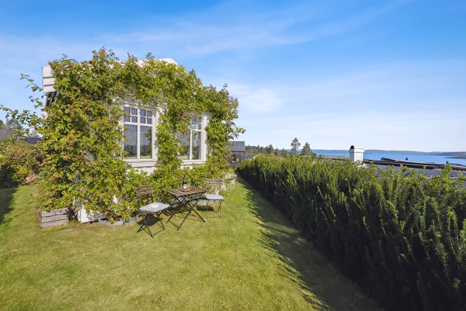 Uteplass bak annekset. Galleribilde