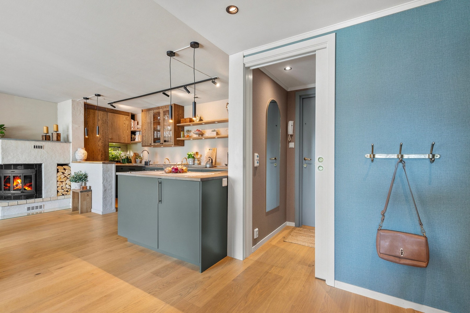 Det er også elektriske varmekabler i gulv i entré, gang, stue, kjøkken og bad Galleribilde